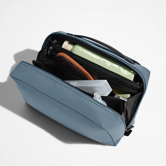 Away Unisex Toiletries Kit - Picture 5 of 6
